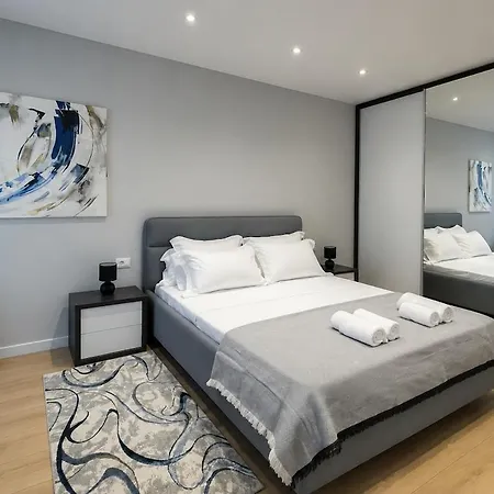 Aura Luxury 01